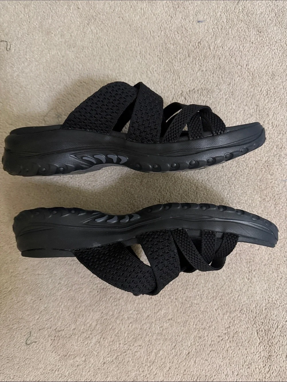 Skechers Women’s Black Cross-Strap Luxe Foam Sandals